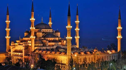 

Sultanahmet'in bir minaresi yıkılacak!

