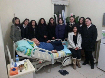Ünlü Hocaya Öğrencilerinden Ziyaret