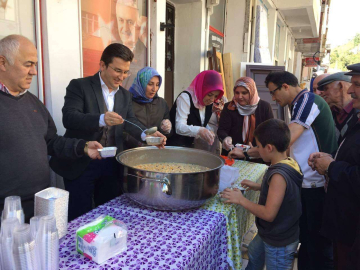 AK Parti Doğankent’te Aşune Dağıttı