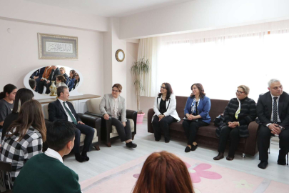 Bakan Yanık, Vali Ünlü Ve Eşi Hanımefendi İle Ziyaretlerde Bulundu