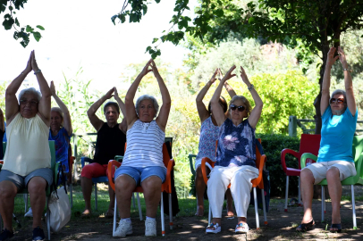 Antalya Muratpaşa’da yoga ile aktif yaş alıyorlar