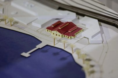 İzmir'de genç tasarımcılar sektör temsilcileriyle tarihi handa buluştu