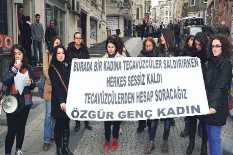 

Taksim’de tecavüz isyanı!

